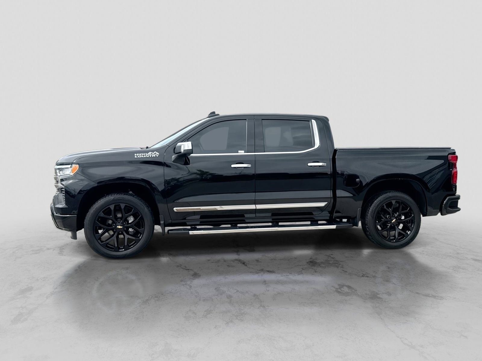 Used 2022 Chevrolet Silverado 1500 High Country w/ Technology Package AWD/4WD image 3