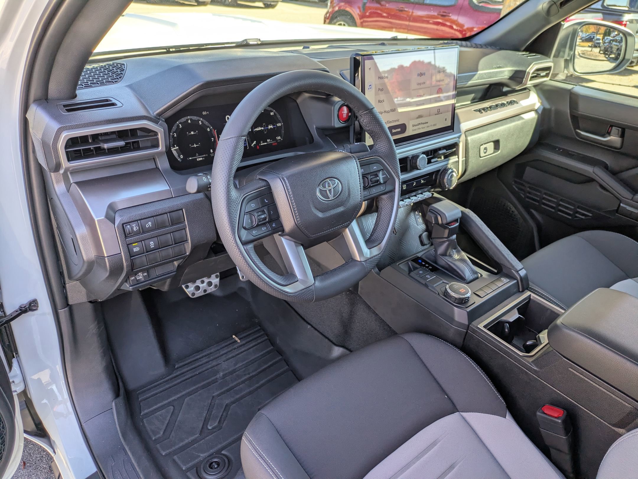 Used 2025 Toyota Tacoma TRD Sport image 14