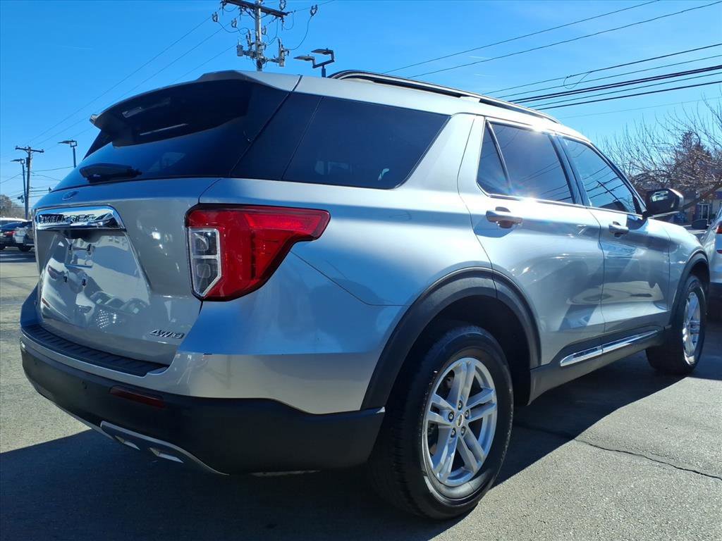 Certified 2023 Ford Explorer XLT w/ Equipment Group 202A image 5
