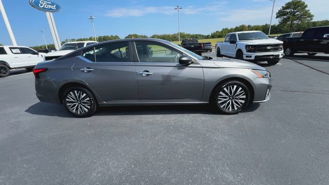 Used 2025 Nissan Altima 2.5 SV FWD image 9