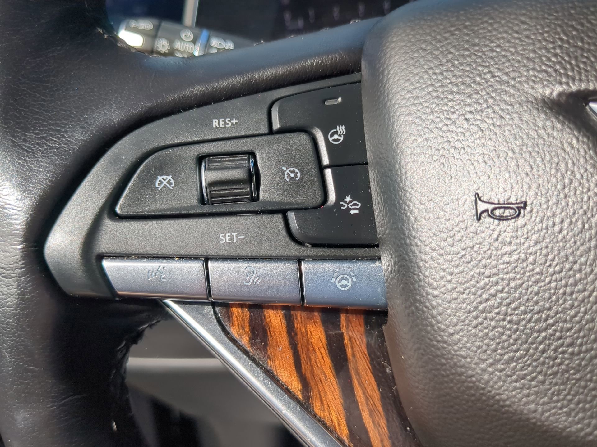 Used 2023 Cadillac Escalade Premium Luxury image 59