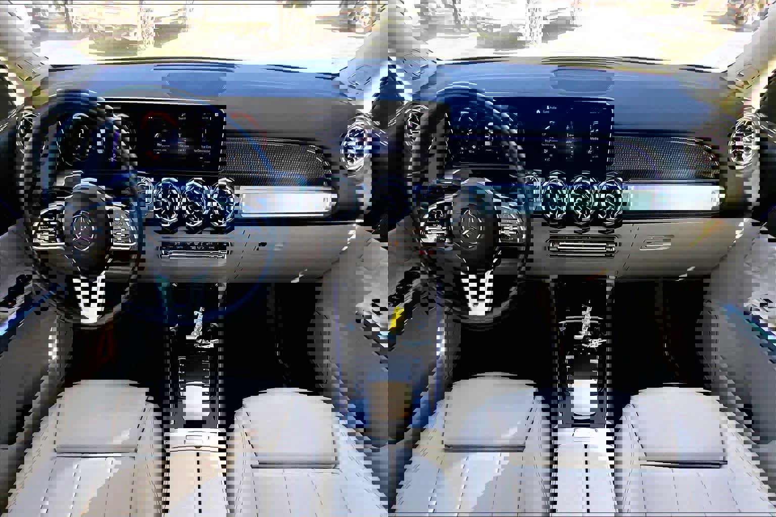 Used 2021 Mercedes-Benz GLB 250 w/ Premium Package image 14