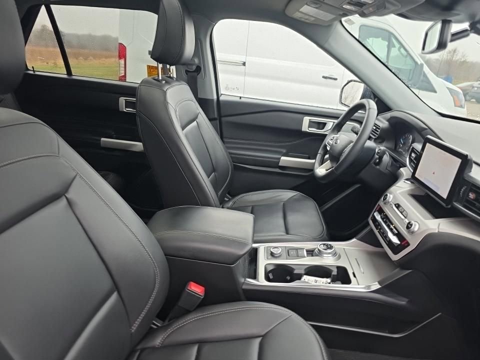 Certified 2023 Ford Explorer XLT w/ Equipment Group 202A AWD/4WD image 6