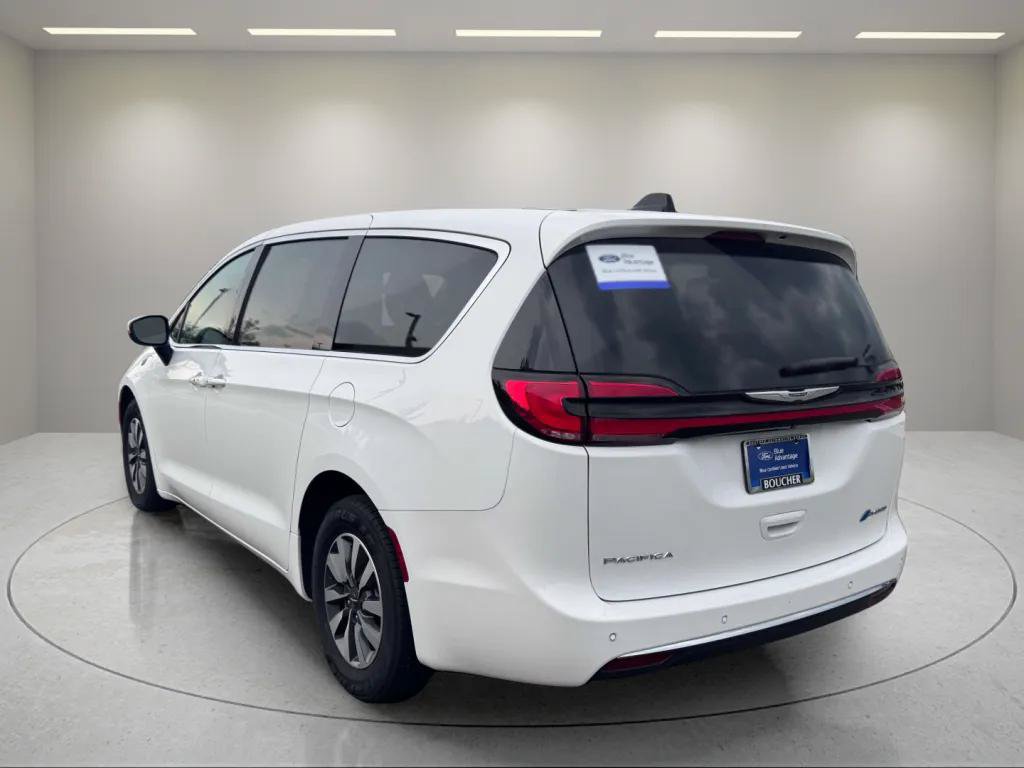 Used 2023 Chrysler Pacifica Touring-L FWD image 8