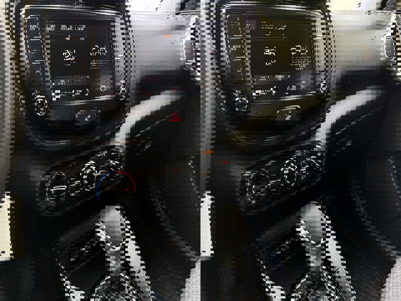 Used 2023 Kia Soul LX w/ LX Technology Package image 16