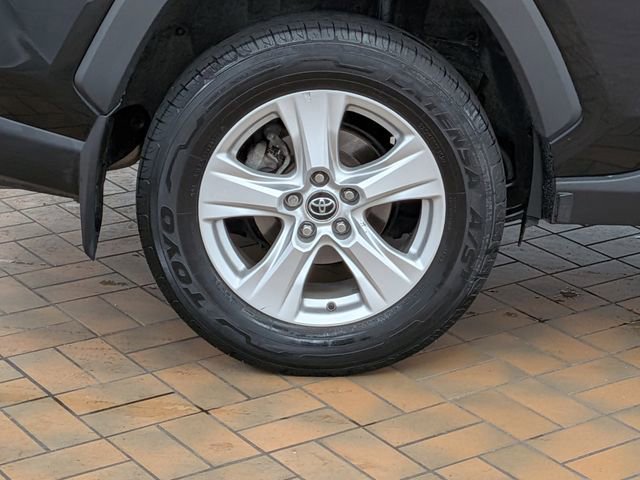 Used 2021 Toyota RAV4 XLE w/ Convenience Package AWD/4WD image 10