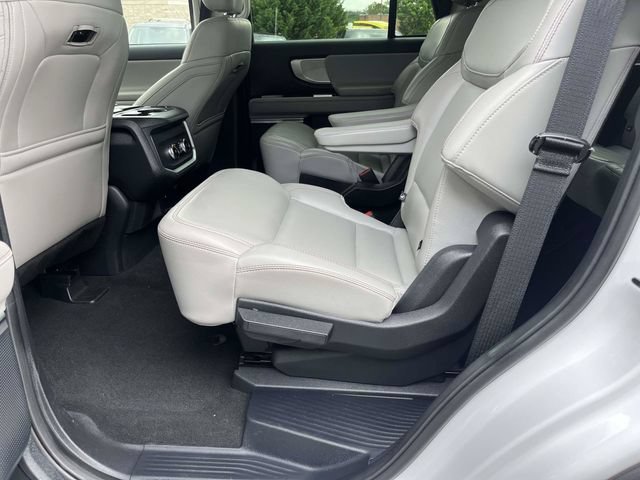 Certified 2025 Ford Expedition Active AWD/4WD image 7