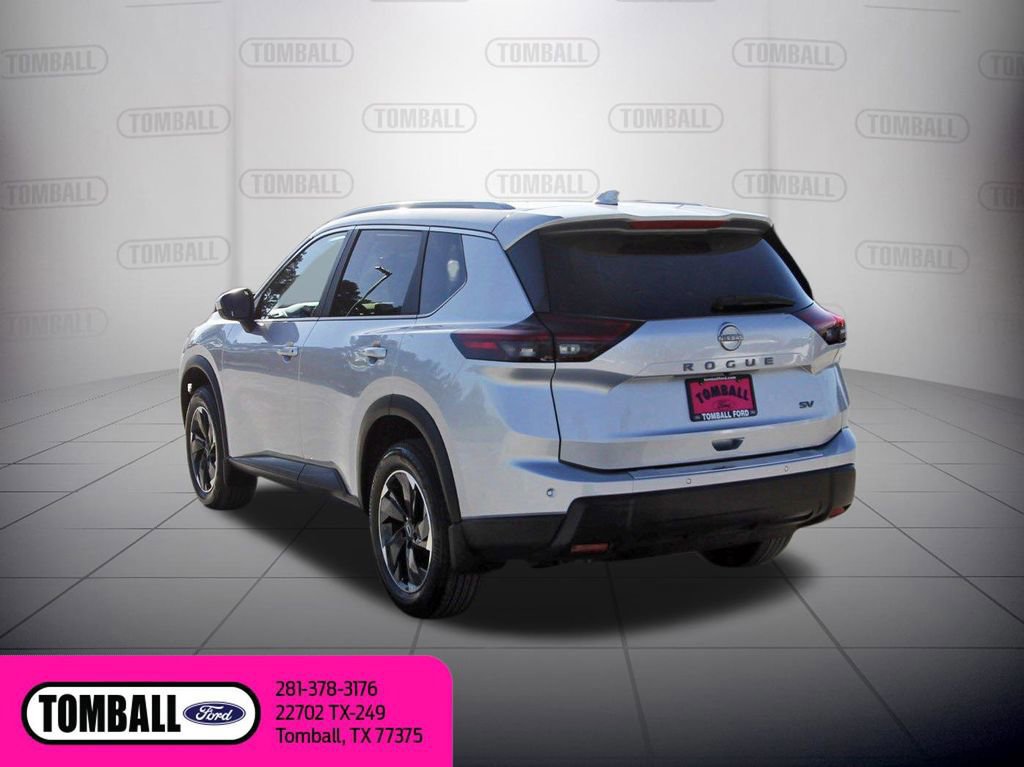 Used 2024 Nissan Rogue SV w/ SV Premium Package image 3