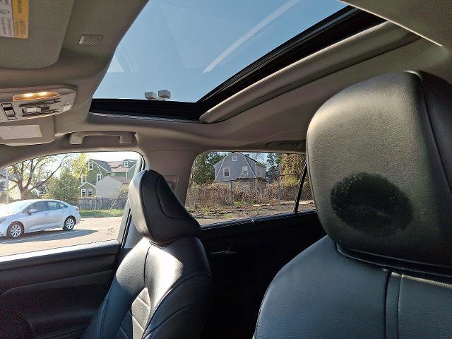 Used 2022 Toyota Highlander XLE AWD/4WD image 14