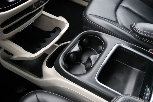 Used 2024 Chrysler Pacifica Touring-L image 33