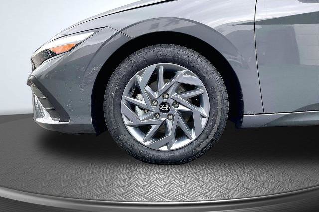Used 2024 Hyundai Elantra SEL FWD image 8
