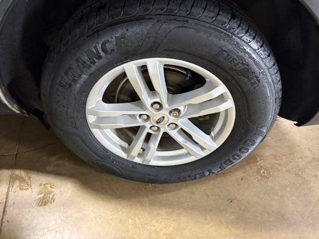 Certified 2024 Ford Explorer XLT w/ Class IV Trailer Tow Package AWD/4WD image 28