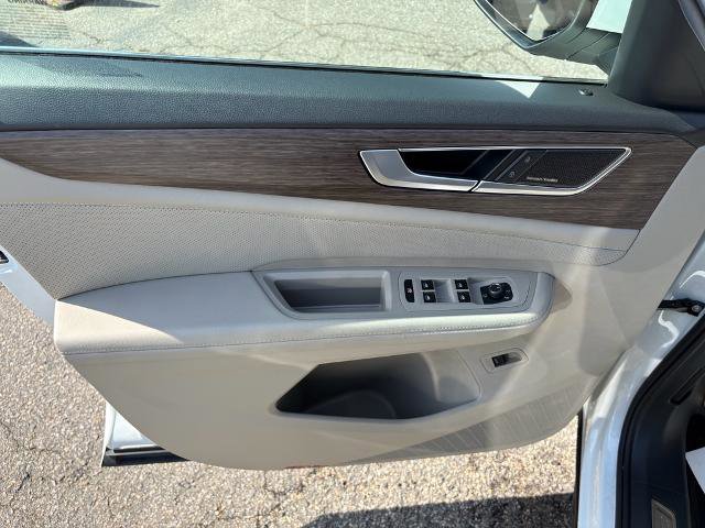 Used 2024 Volkswagen Atlas SEL Premium R-Line image 11