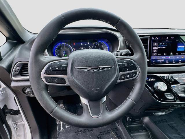 Used 2025 Chrysler Pacifica Select FWD image 10