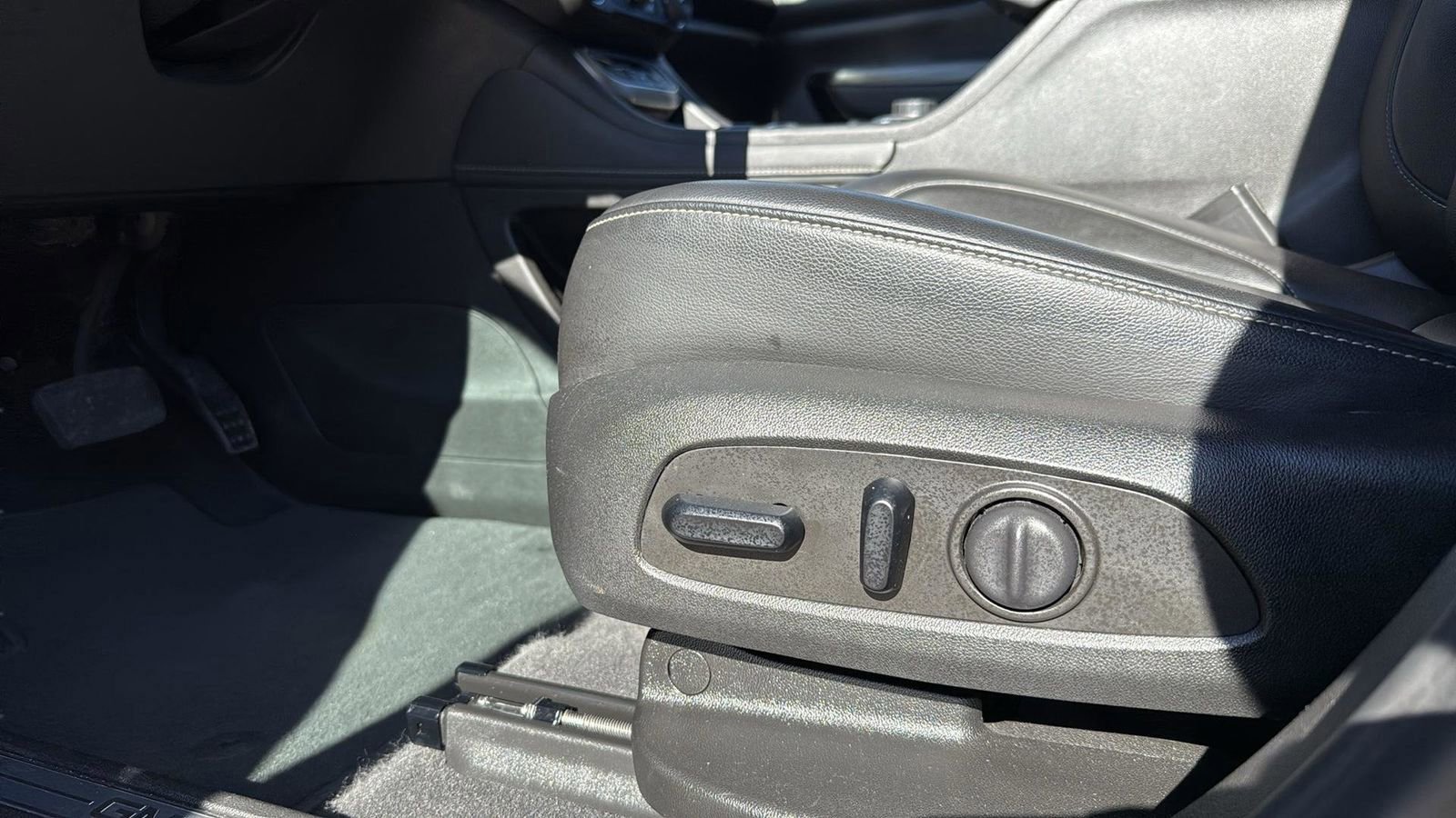 Used 2023 GMC Acadia SLT image 11