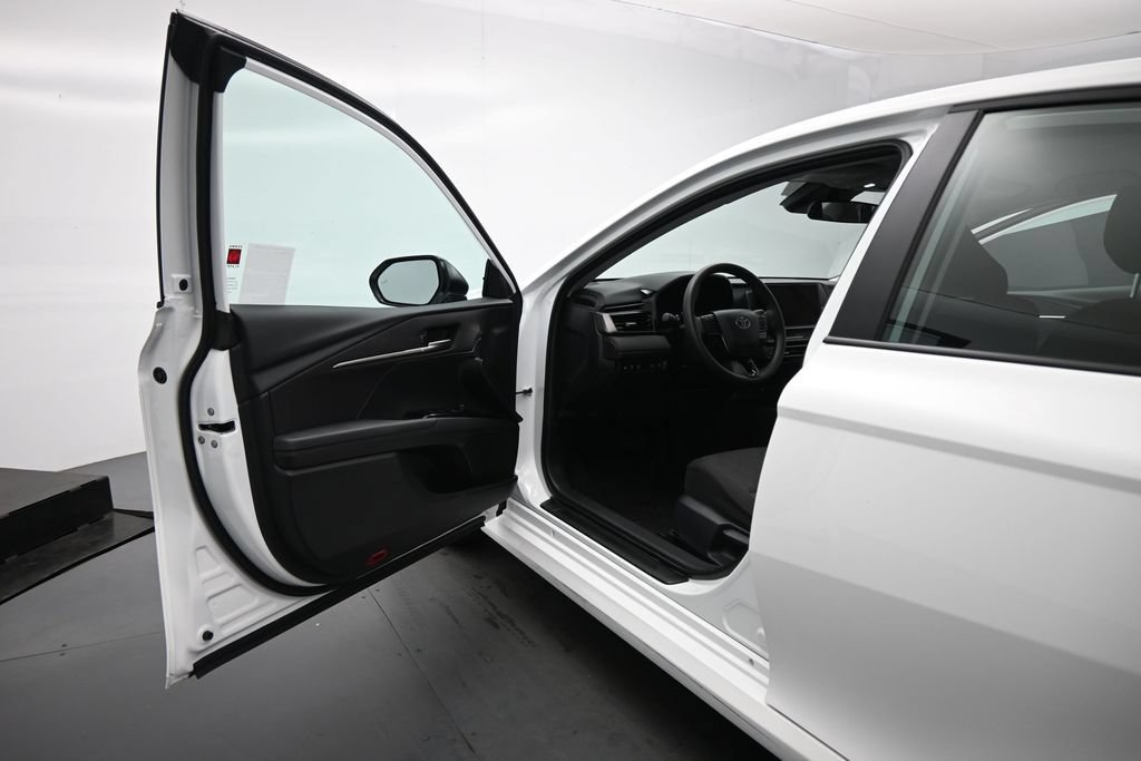 Used 2025 Toyota Camry LE FWD image 8