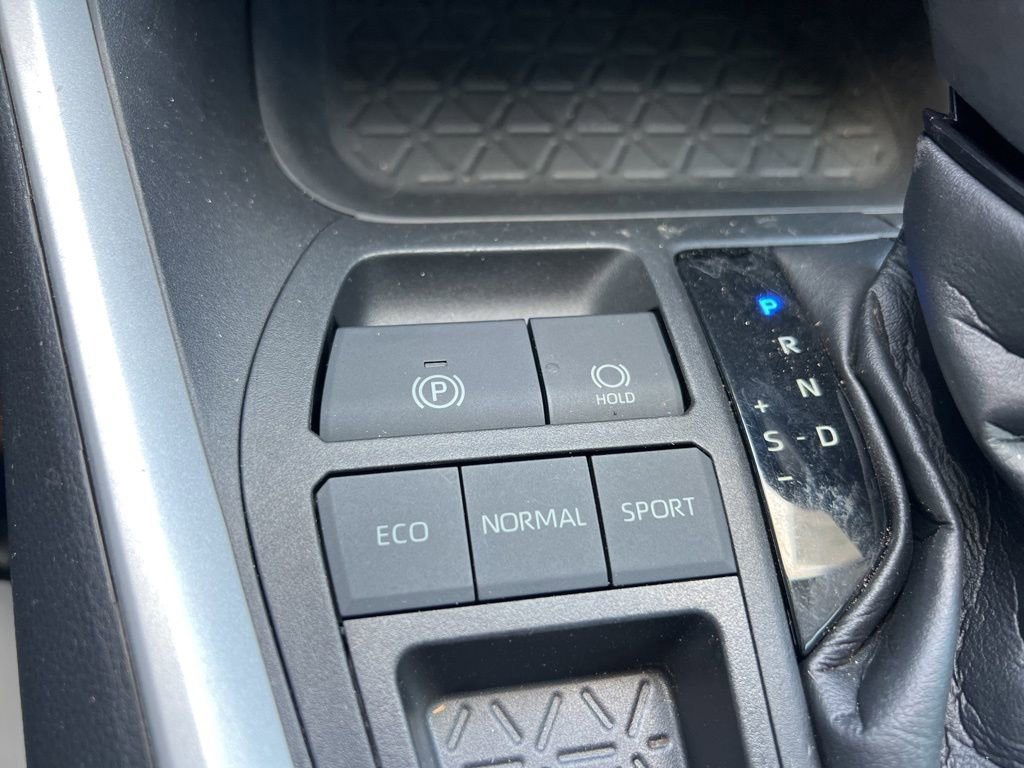 Used 2021 Toyota RAV4 XLE Premium image 29