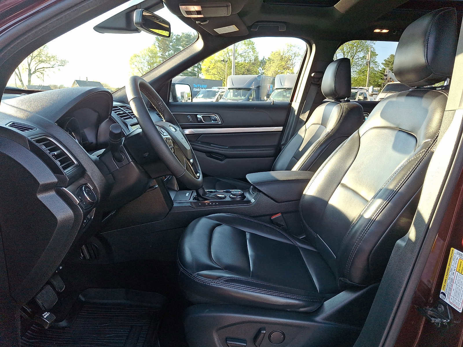 Certified 2019 Ford Explorer XLT w/ Equipment Group 202A image 14