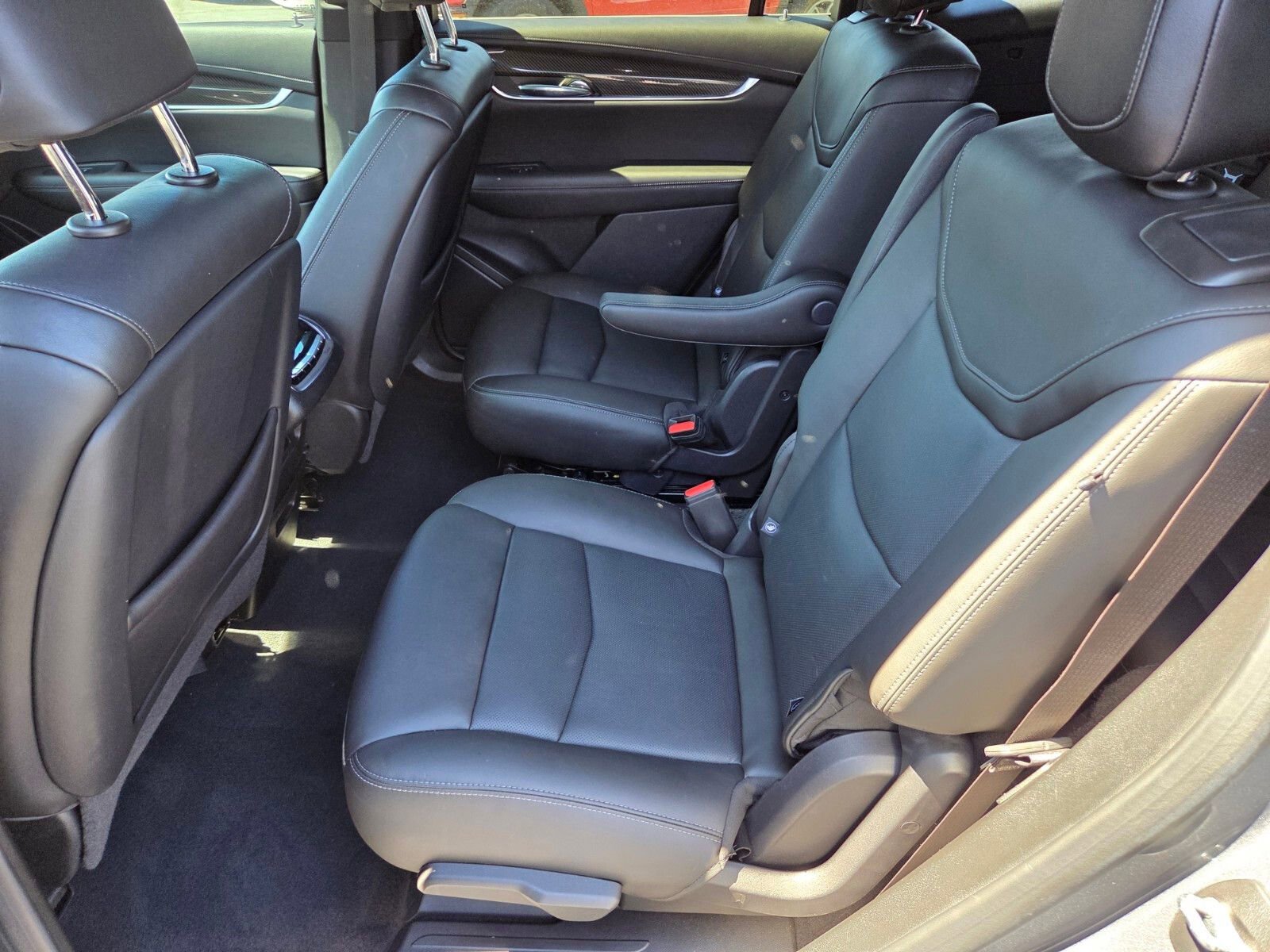 Used 2022 Cadillac XT6 Sport w/ LPO, Premium Carpet Package AWD/4WD image 12