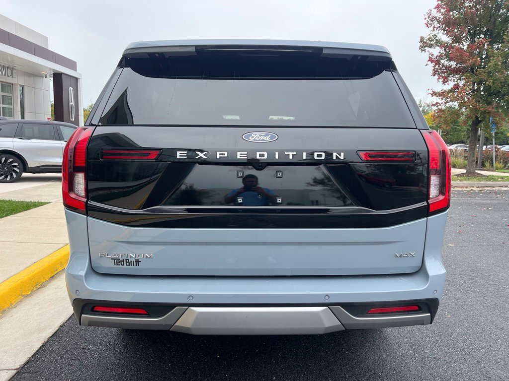 Certified 2025 Ford Expedition Max Platinum w/ Driver's Package AWD/4WD image 8