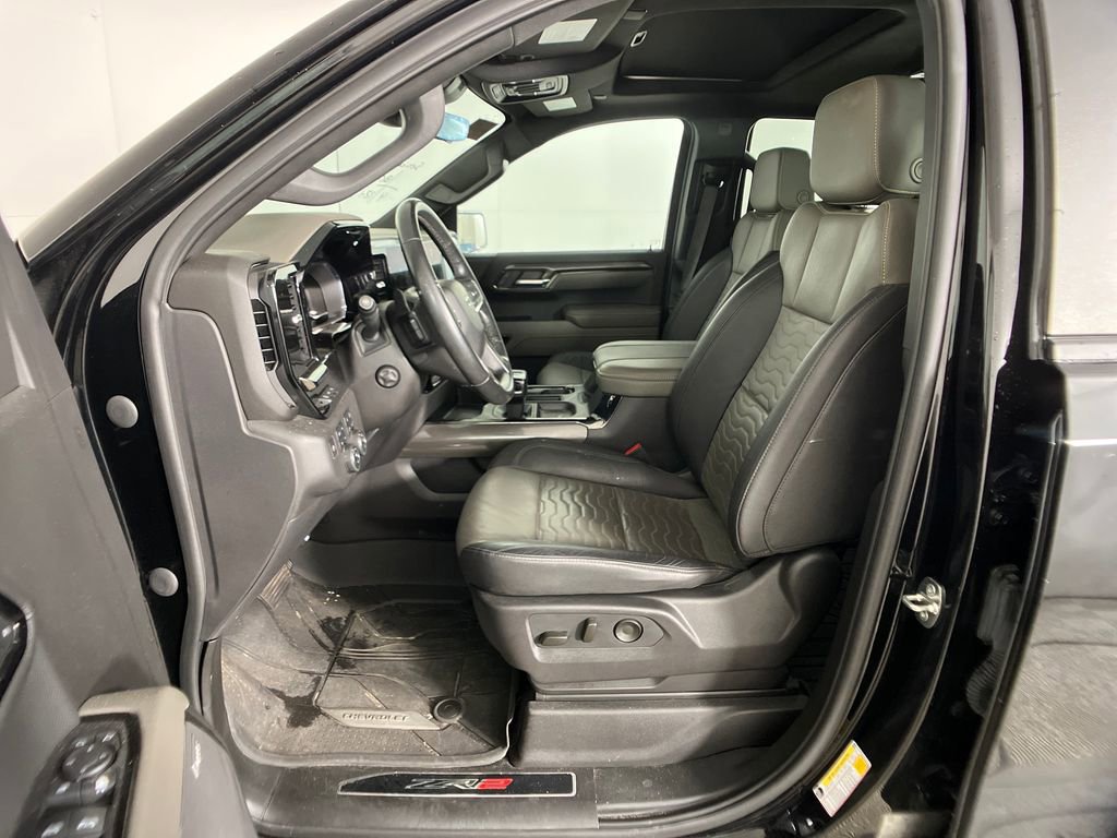 Used 2024 Chevrolet Silverado 1500 ZR2 w/ Technology Package image 29