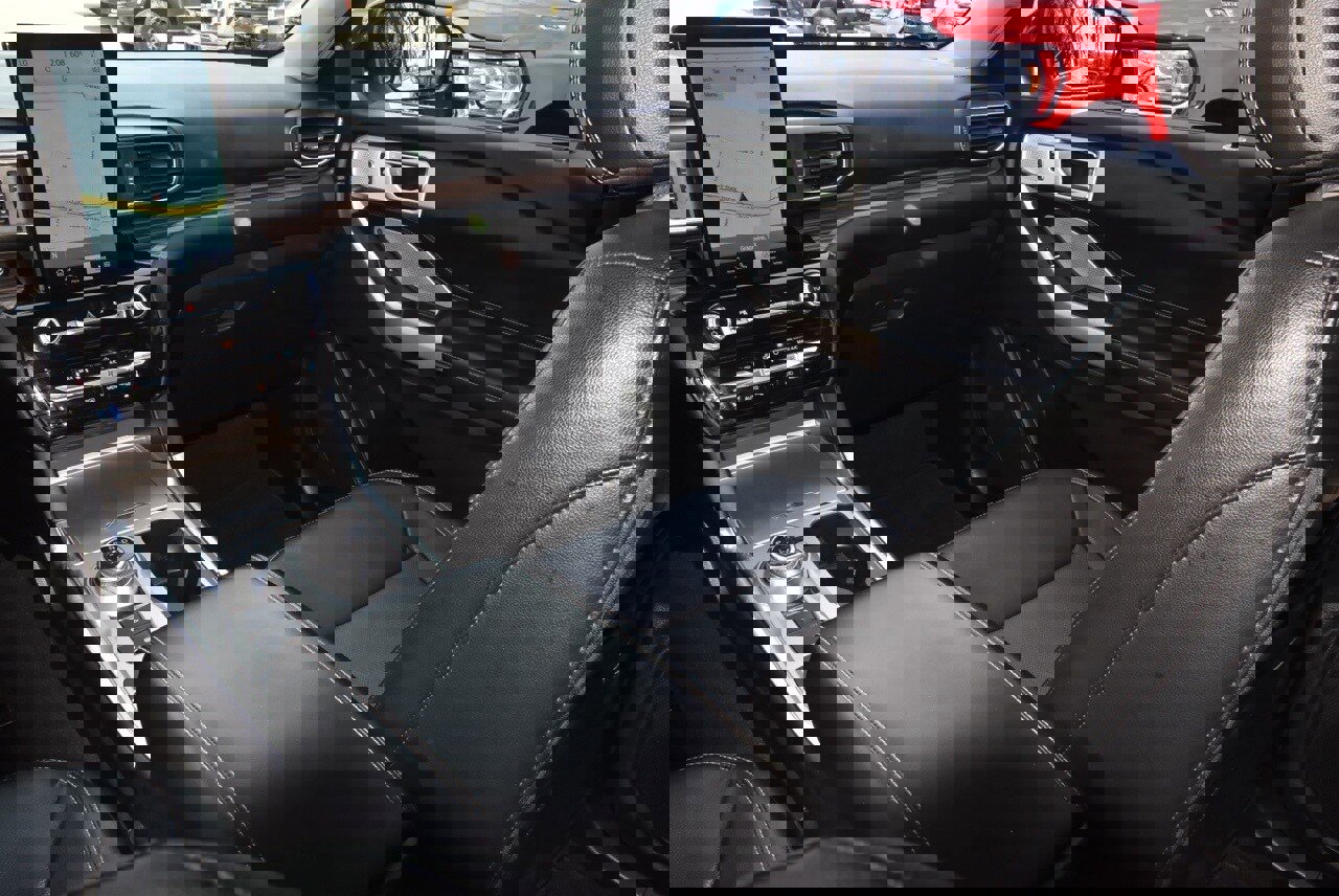 Certified 2022 Ford Explorer Limited w/ Limited Technology Package image 18