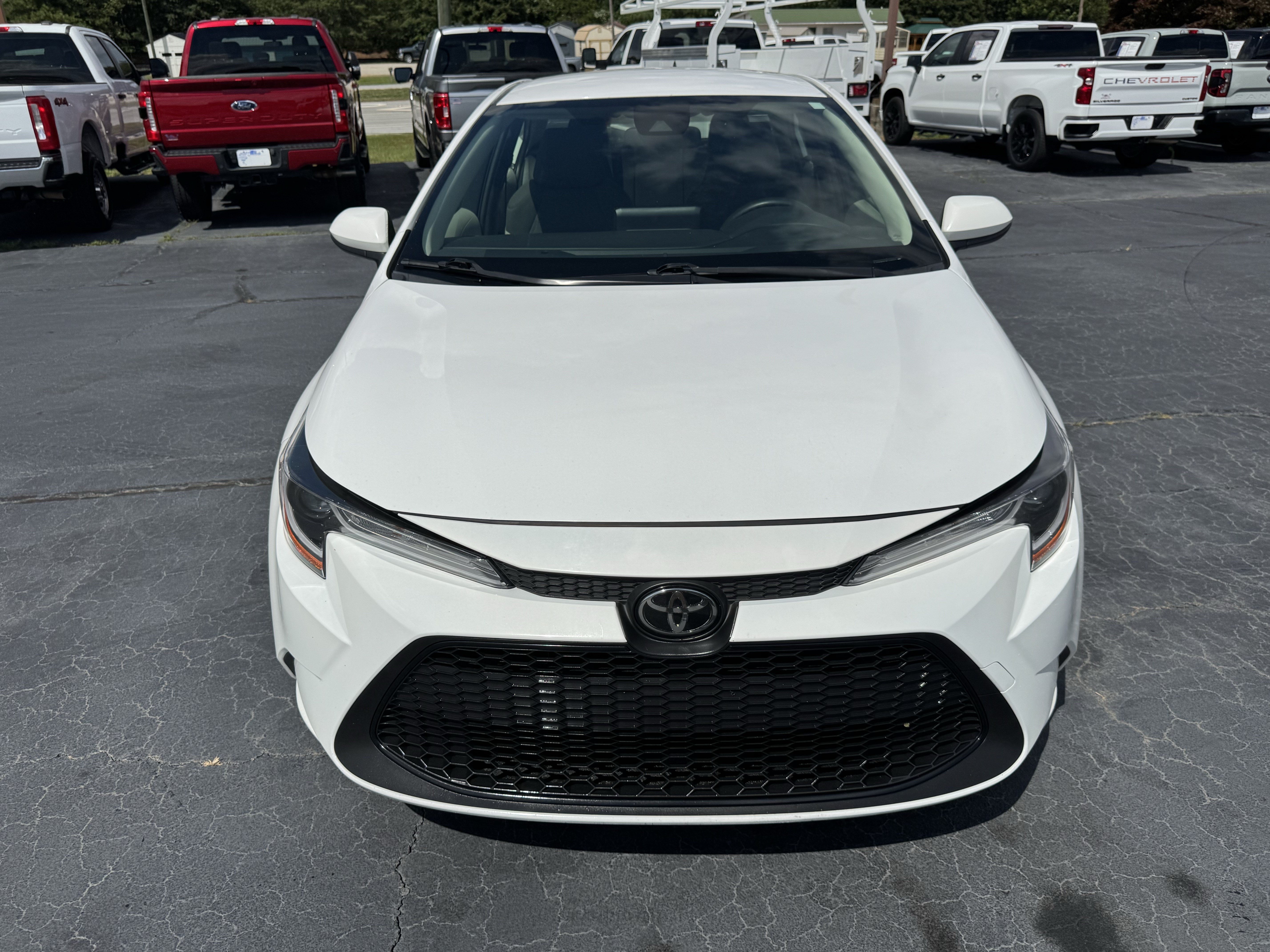 Used 2022 Toyota Corolla LE FWD image 3