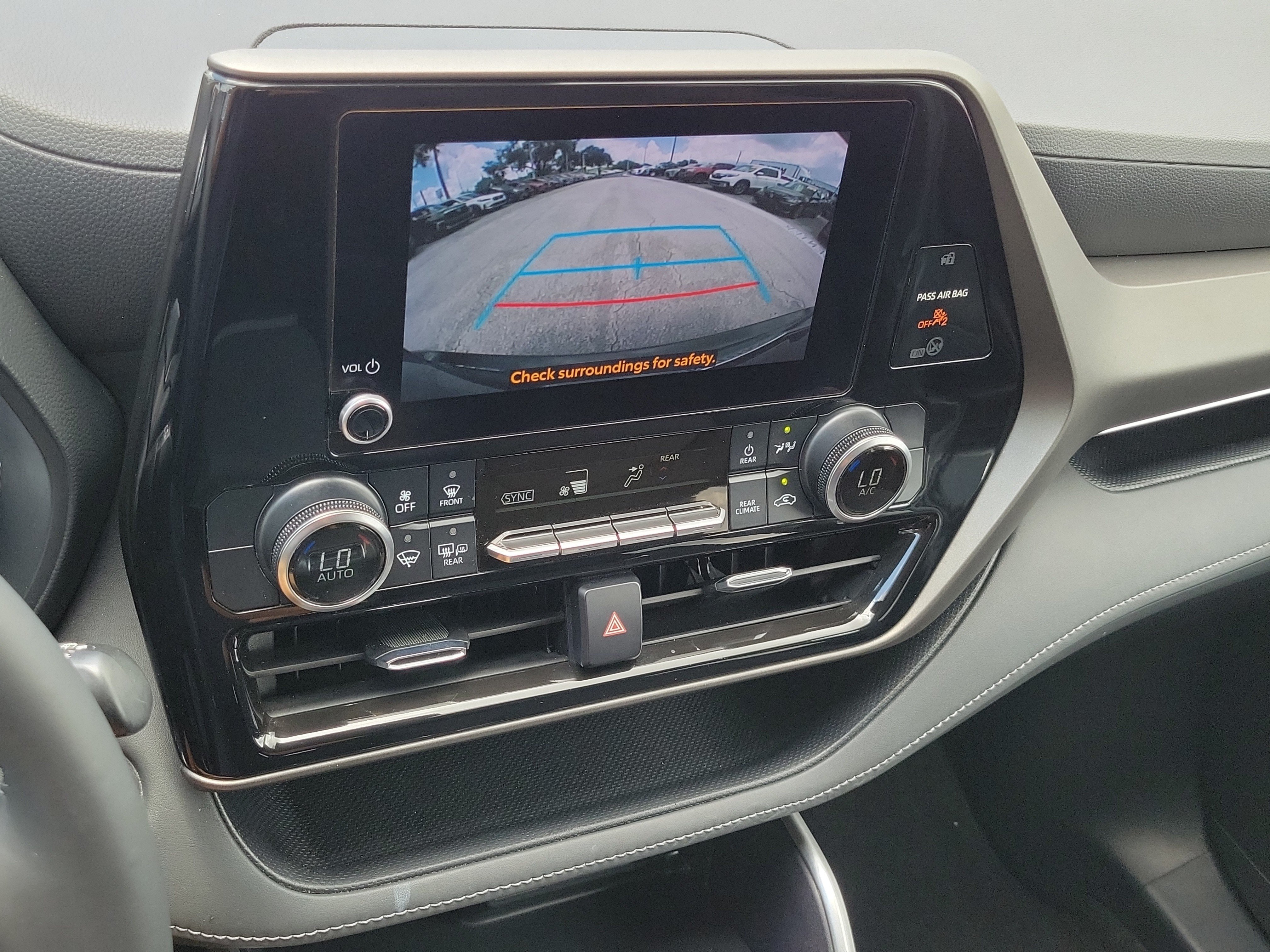 Used 2023 Toyota Highlander LE FWD image 27