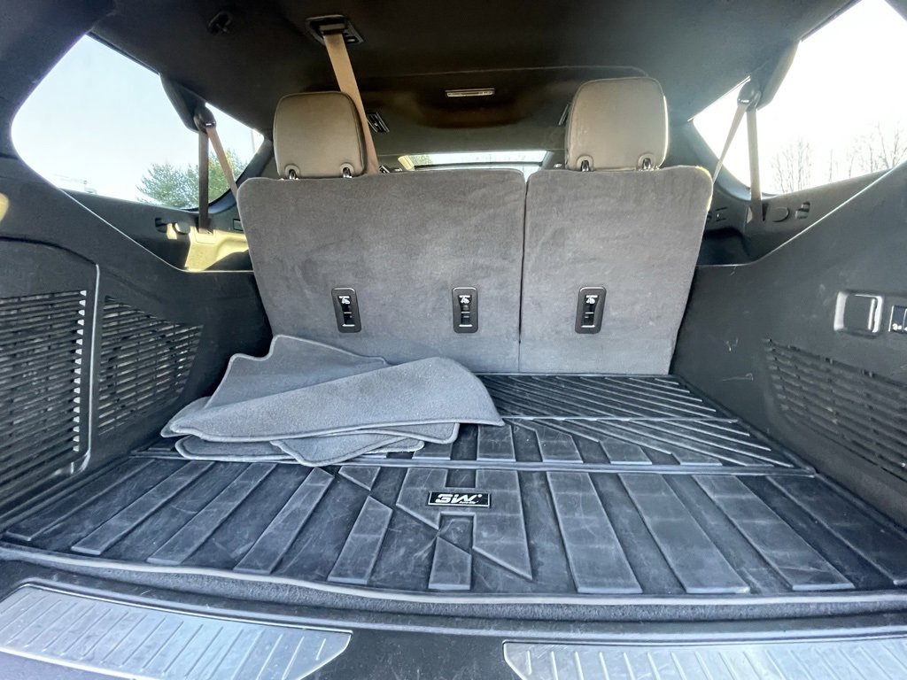 Used 2024 Chevrolet Suburban Z71 w/ Luxury Package image 21