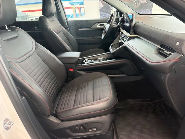 Certified 2025 Ford Explorer ST-Line w/ Premium Package AWD/4WD image 14