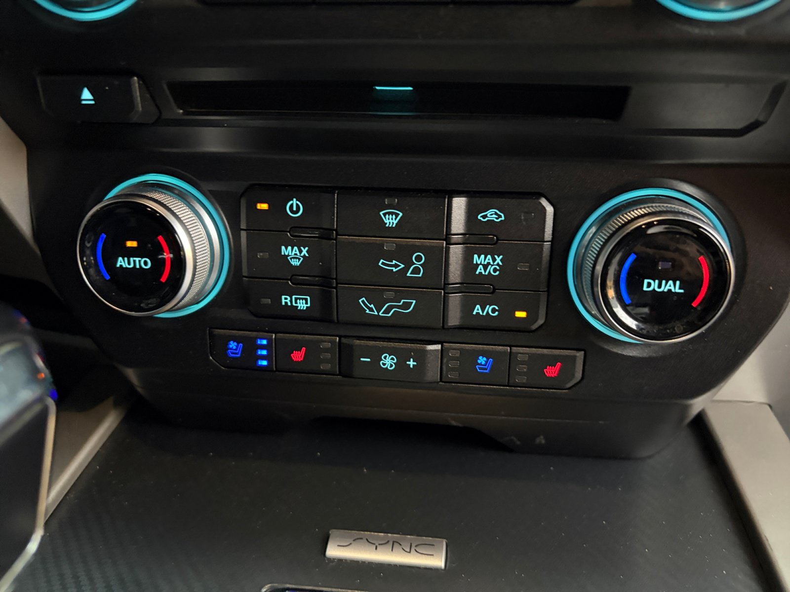 Certified 2018 Ford F150 Lariat w/ Equipment Group 502A Luxury AWD/4WD image 20