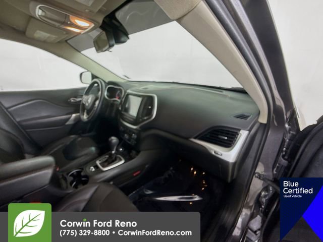 Used 2018 Jeep Cherokee Trailhawk AWD/4WD image 28