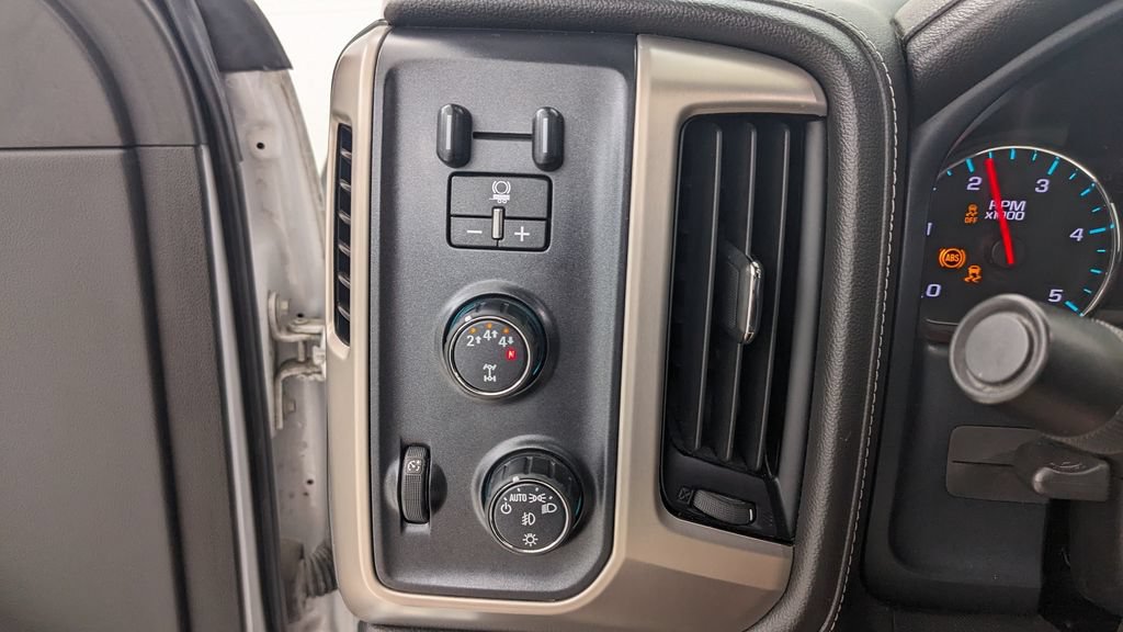 Used 2019 GMC Sierra 2500 Denali w/ Suspension Package, Off-Road AWD/4WD image 22