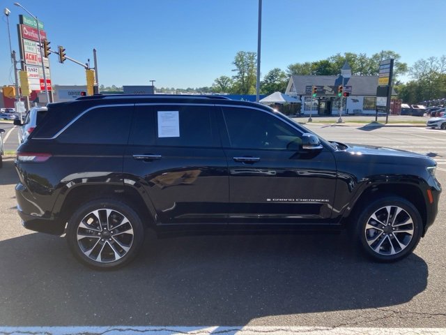 Used 2022 Jeep Grand Cherokee Overland w/ Luxury Tech Group IV image 3