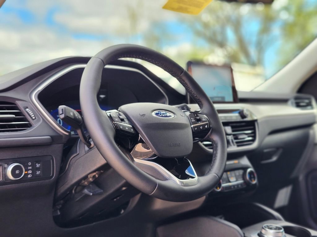 Certified 2022 Ford Escape SEL w/ Technology Package AWD/4WD image 19