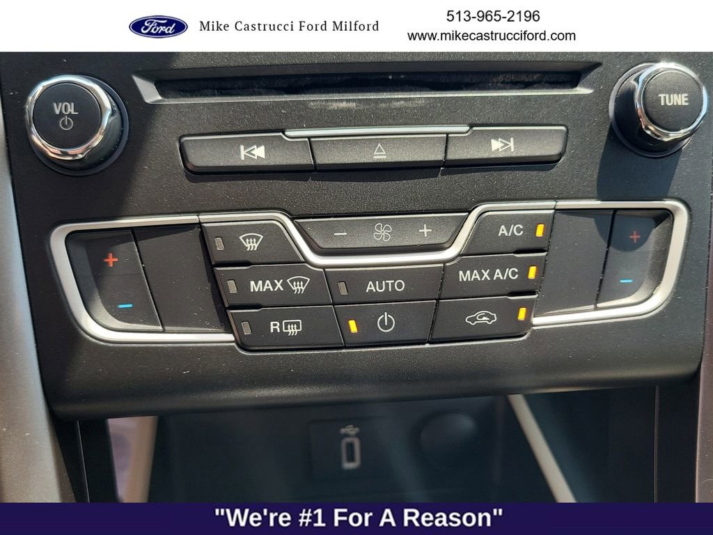 Certified 2017 Ford Fusion SE w/ Fusion SE Technology Package FWD image 19