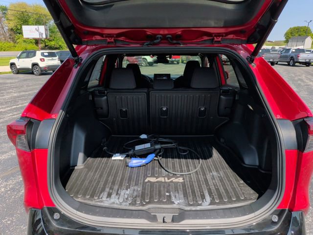 Used 2022 Toyota RAV4 SE w/ Weather & Moonroof Package AWD/4WD image 31