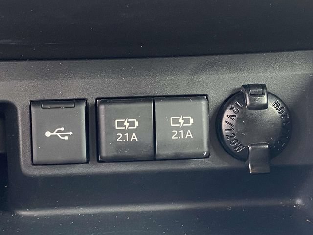 Used 2020 Toyota Highlander XLE FWD image 25