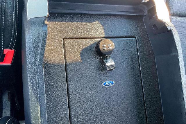 Certified 2022 Ford F350 Lariat w/ Tremor Off-Road Package AWD/4WD image 33