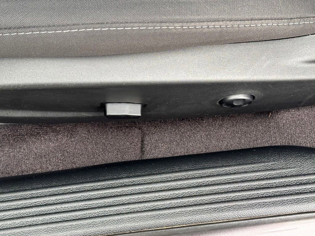 Used 2017 Dodge Challenger SXT RWD image 18