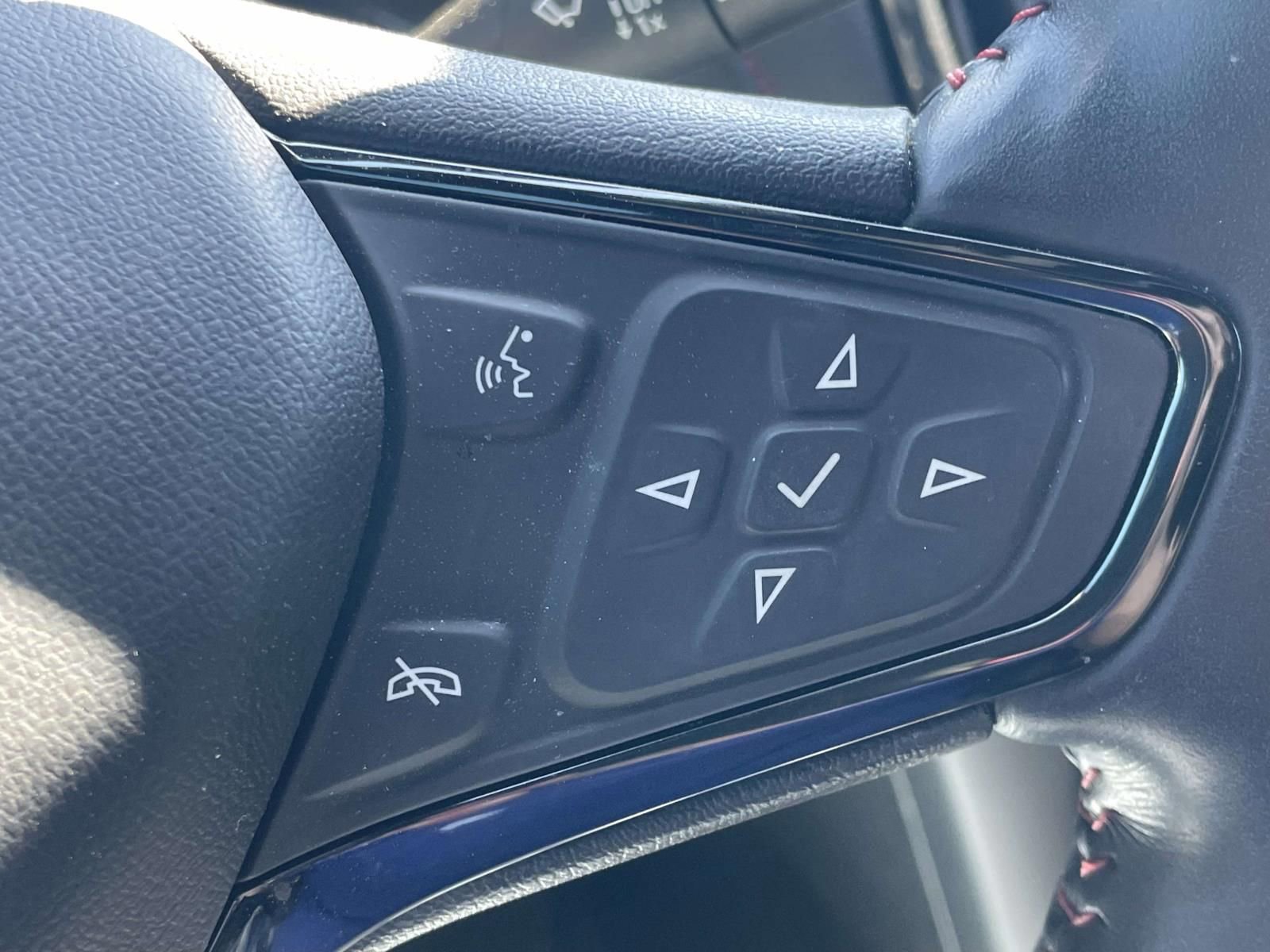 Used 2022 Chevrolet Equinox RS w/ RS Leather Package image 23