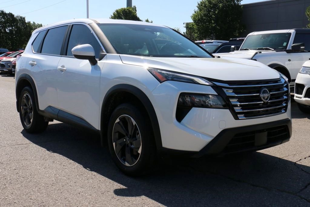Used 2026 Nissan Rogue SV FWD image 4