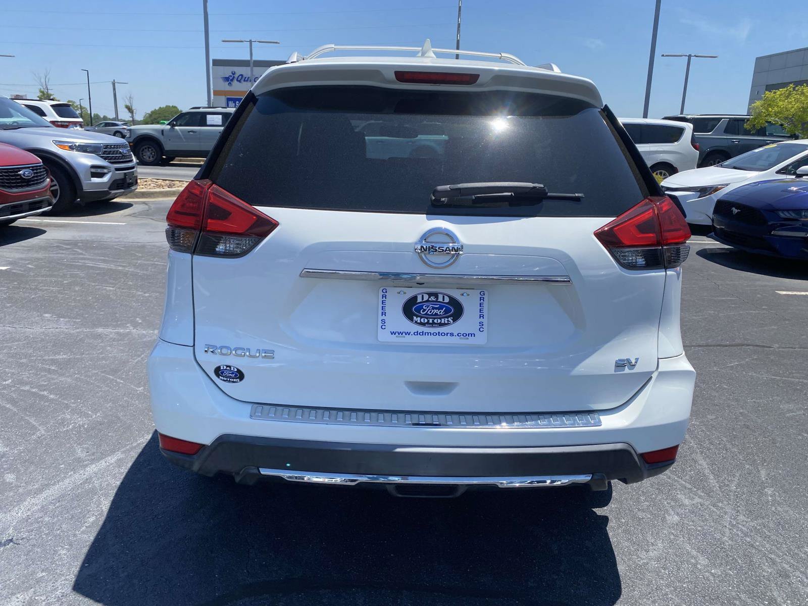 Used 2017 Nissan Rogue SV w/ SV Premium Package FWD image 6