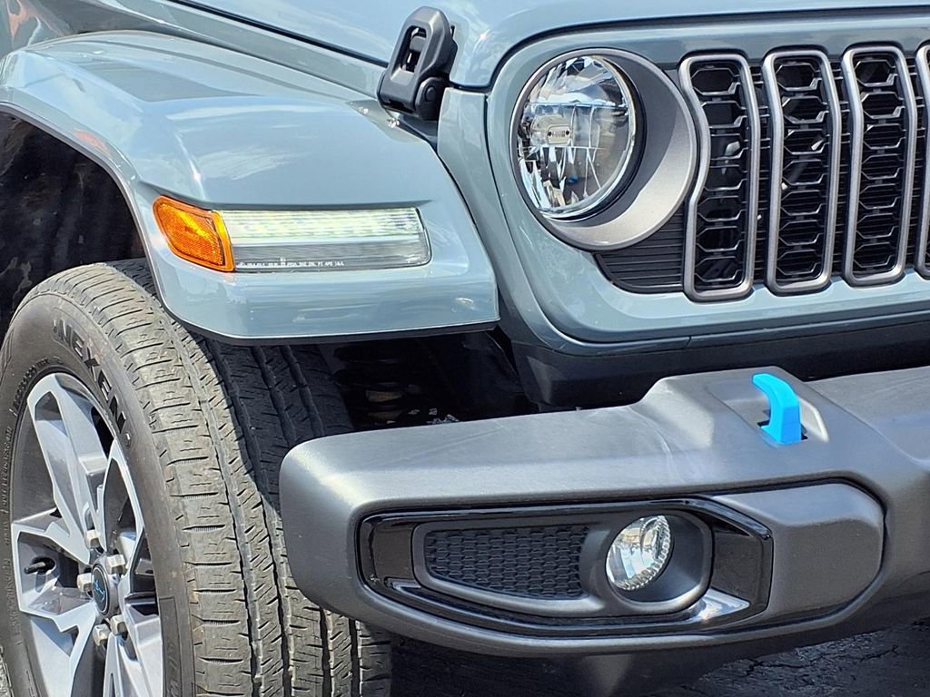 Used 2024 Jeep Wrangler Unlimited w/ Convenience Group AWD/4WD image 29