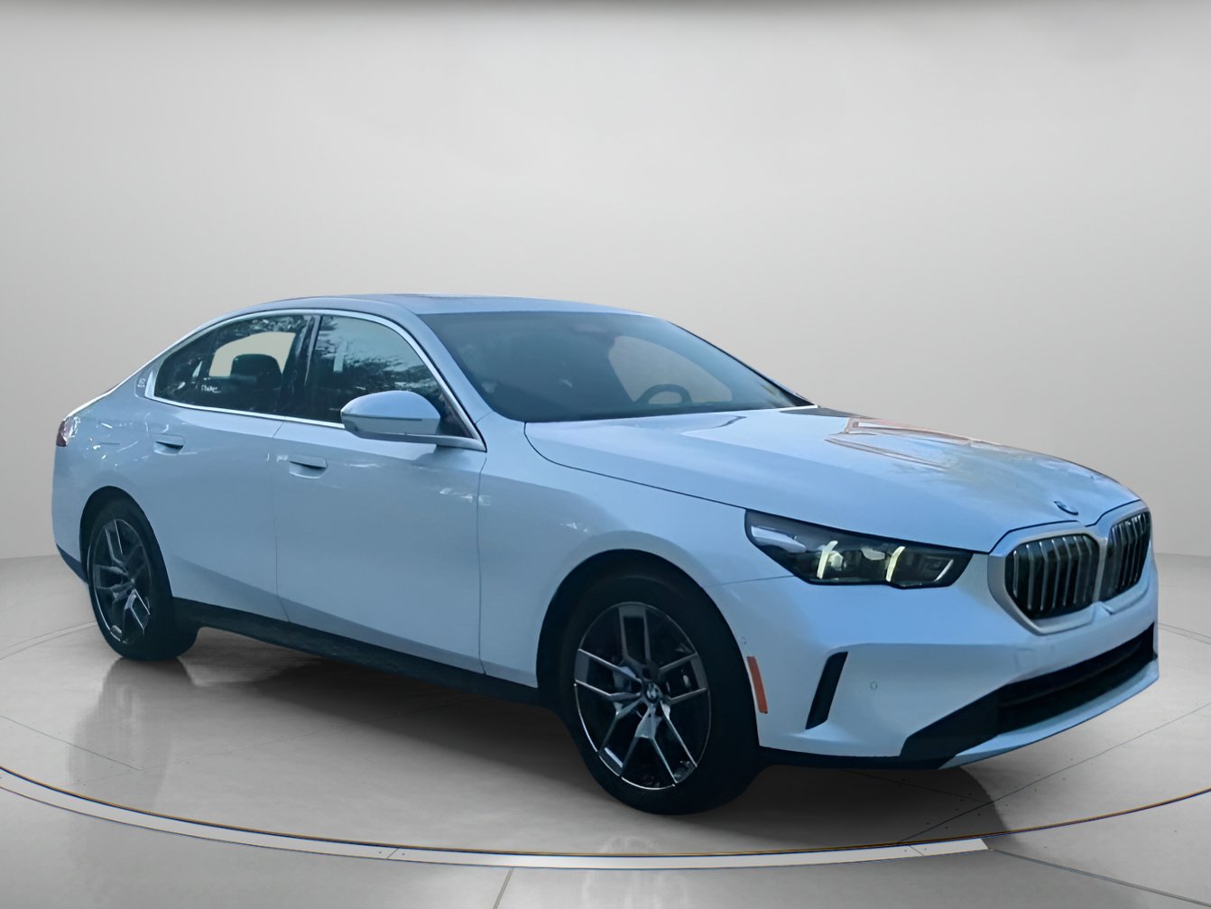 Used 2026 BMW 530i RWD image 2