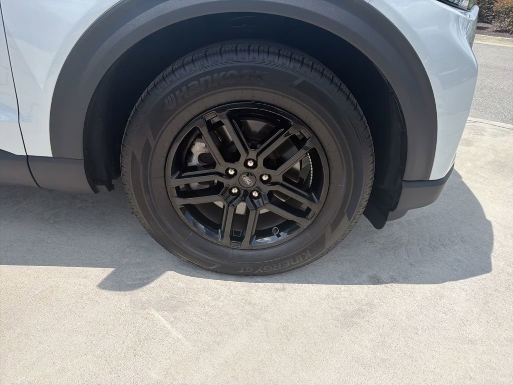 Certified 2025 Ford Explorer Active RWD image 12