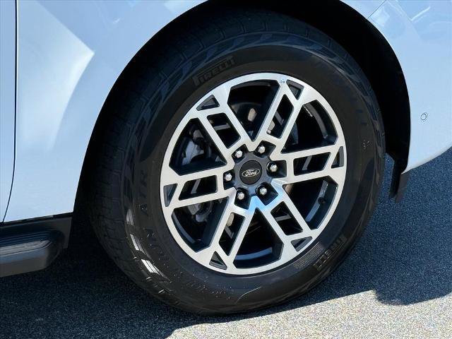 Certified 2025 Ford Expedition Active AWD/4WD image 9