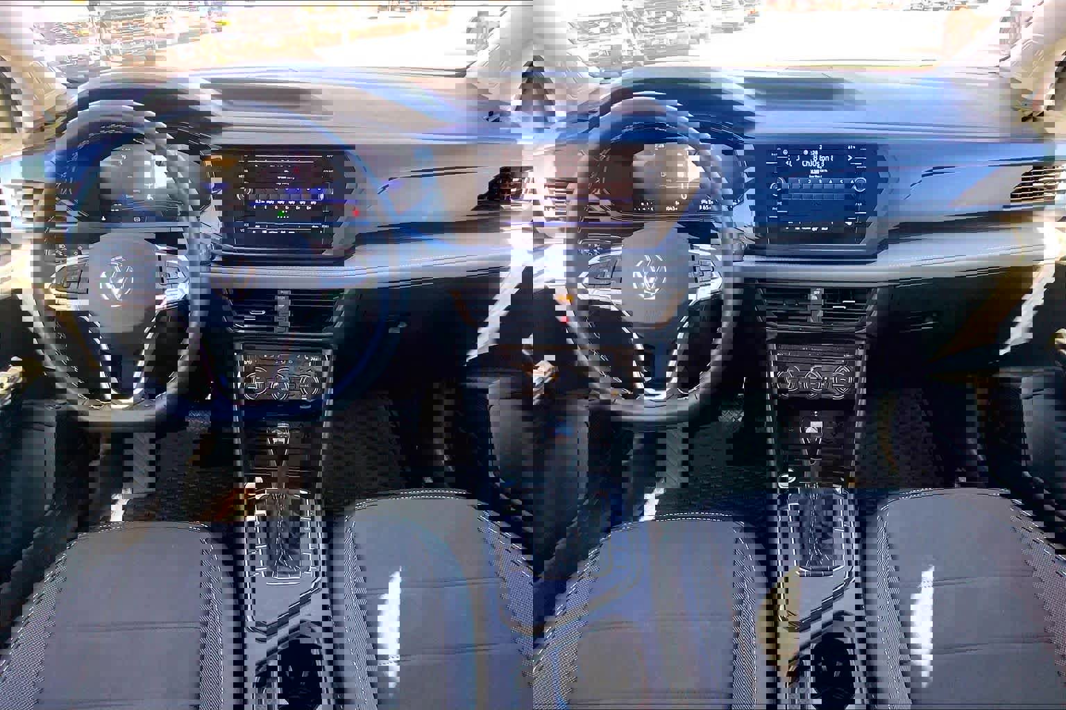 Used 2024 Volkswagen Taos SE w/ Black Wheel Package image 16