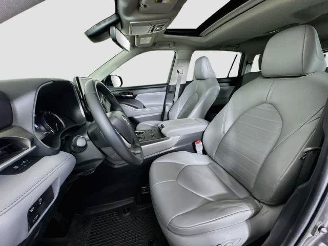 Used 2023 Toyota Highlander XLE FWD image 12