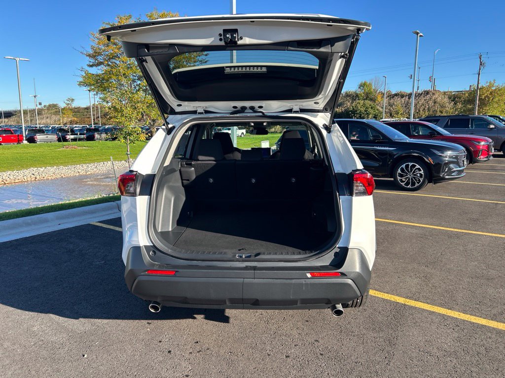 Used 2025 Toyota RAV4 LE AWD/4WD image 21
